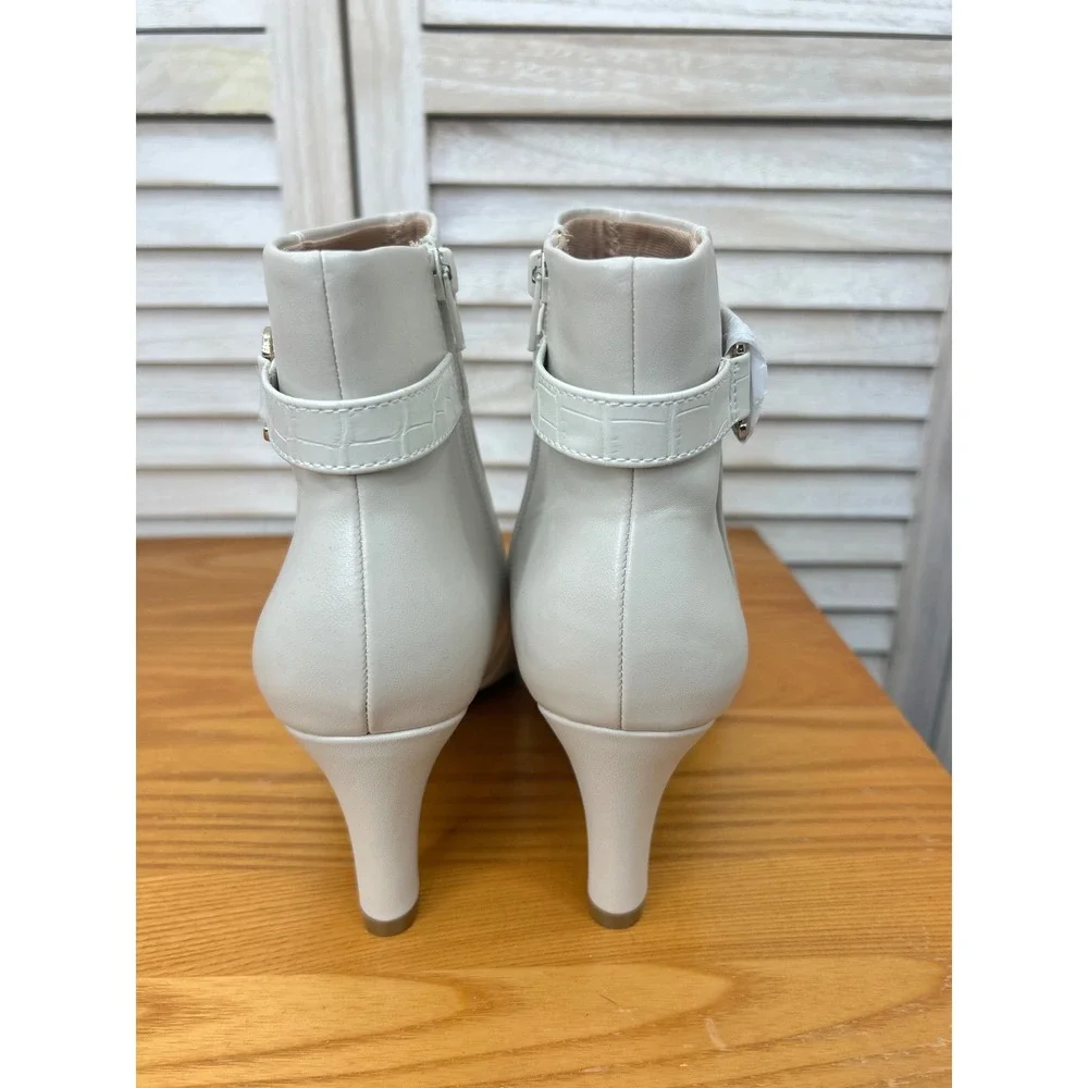 NEW Lifestride Ankle Boots Size 10 Ivory White Sleek Heeled Booties NWOT
